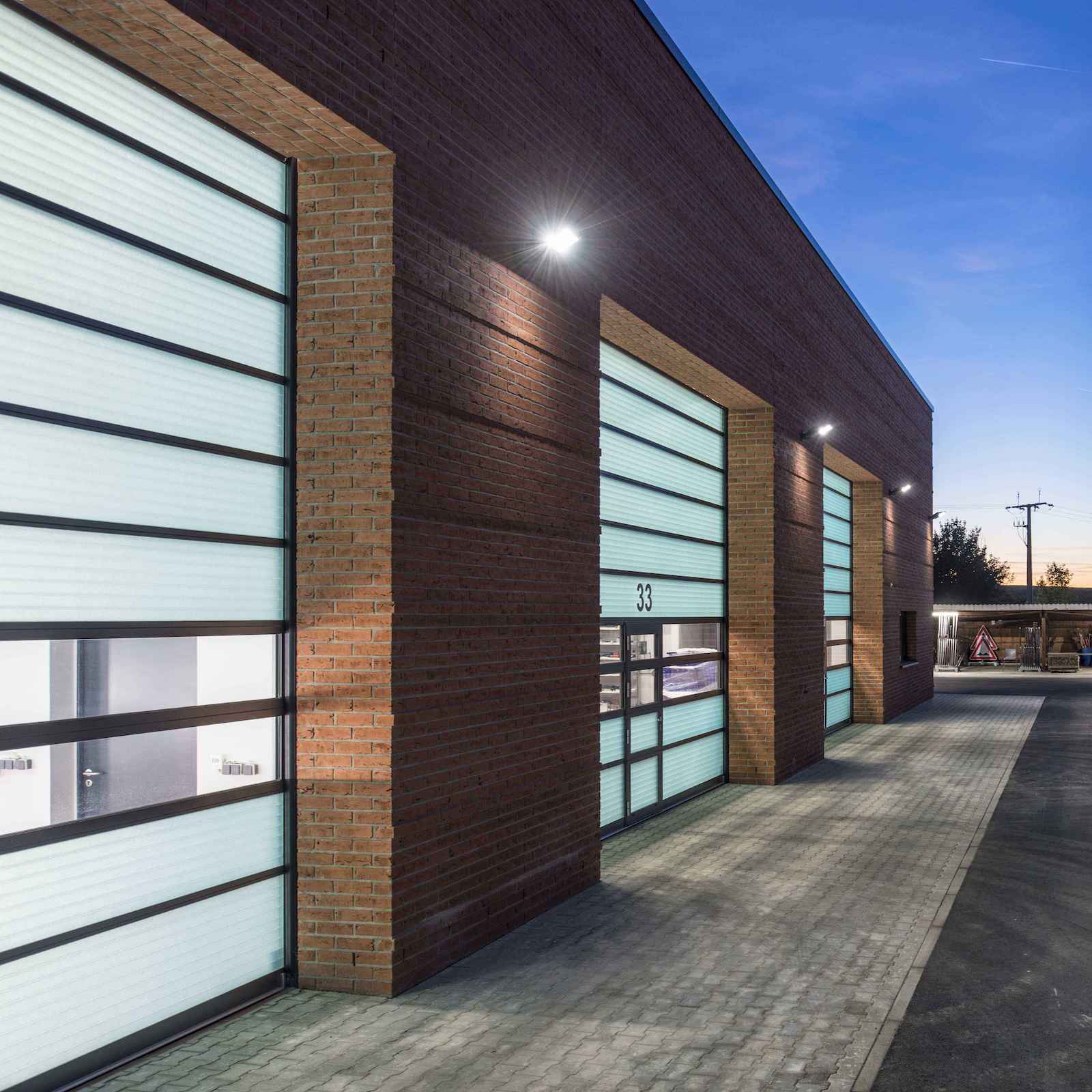 Sekcijska vrata - Tola 